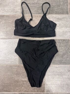 Aerie swimsuit, size medium. High rise cheeky bottom & bralette top w/scoop back